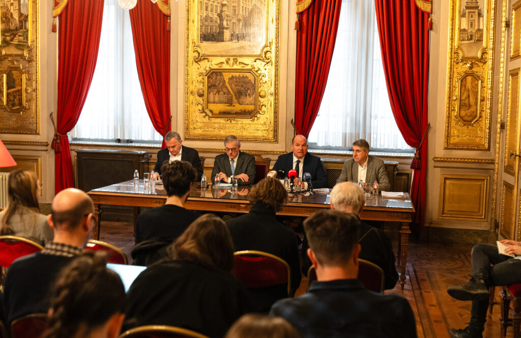 Les bourgmestres de Woluwe-Saint-Lambert, Woluwe-Saint-Pierre, Bruxelles et Etterbeek face à la presse